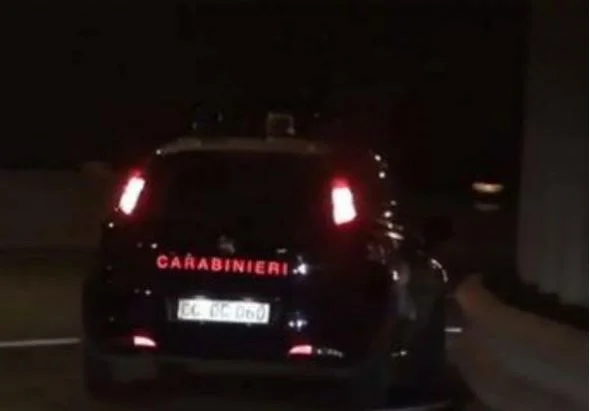 Itali: I riu shqiptar qëllon me armë zjarri të dashurën e tij dhe më pas vetën