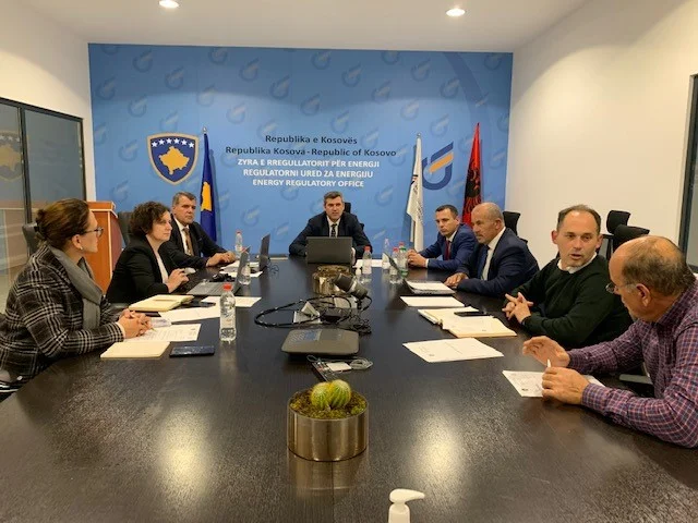 ZRRE gjobitë KESCO-në më 8.4 milionë euro dhe KEDS-in më 2.7 milionë euro