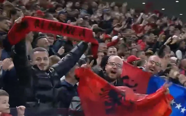‘Shpërthen’ atmosfera në ‘Air Albania’ – Ardian Ismajli e ‘çmend’ Italinë me një gol të bukur me kokë