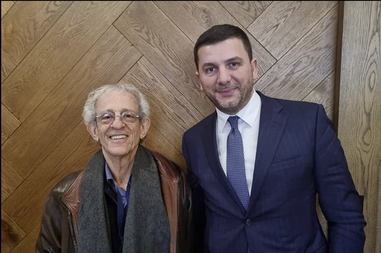Memli Krasniqi takon Serwerin në Washington DC: Flasin për rëndësinë e forcimit të raporteve Kosovë – SHBA
