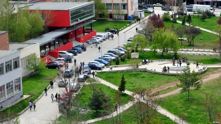Meshkujt braktisin shkollimin e nivelit Bachelor në Kosovë, po e studiojnë vetëm femrat
