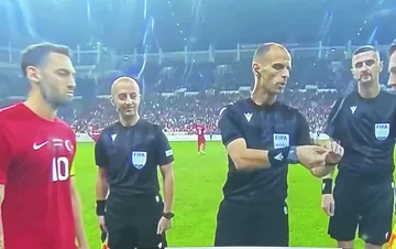 Kosovo Richter teilen Gerechtigkeit in der Türkei Spiel, Schottland