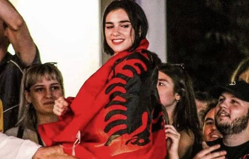 Dua Lipa do të performojë në Tiranë më 28 nëntor