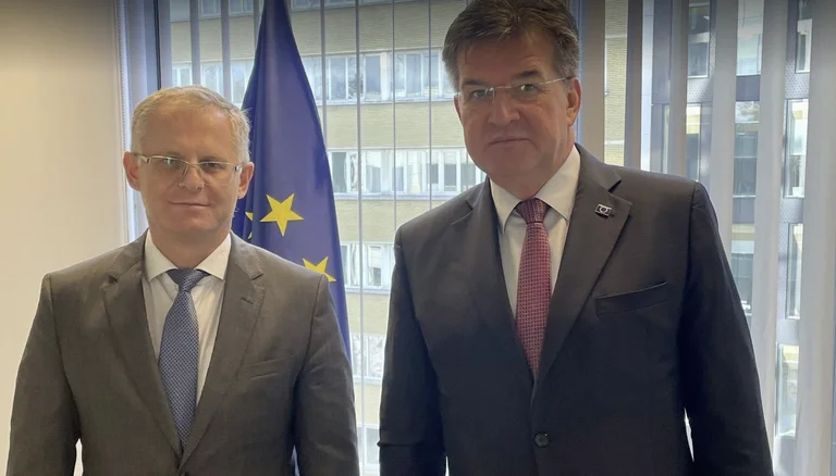 Lajçak takohet me Bislimin: Po diskutojmë për krizën Kosovë-Serbi, urgjente të gjendet një zgjidhje