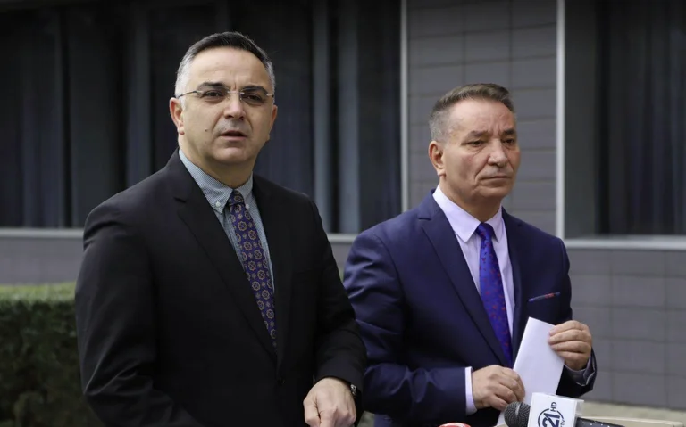 AAK propozon rritjen e pagave prej 30% për punëtorët e sektorit publik deri në miratim të Ligjit të Pagave