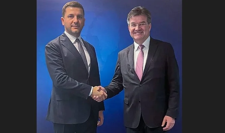 Lajçaku shkruan për takimin me Krasniqin: Folëm edhe për rrugën përpara drejt dialogut