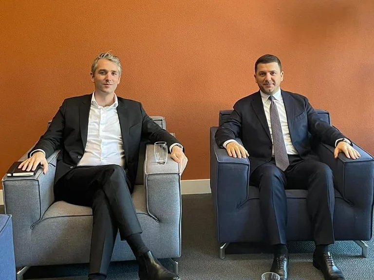 Krasniqi takon përfaqësuesit e partive liberale në Holandë e Belgjikë