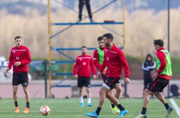 Aslan: Ich möchte mehr Minuten in den Nationalen helfen Coach Eddy Rey.