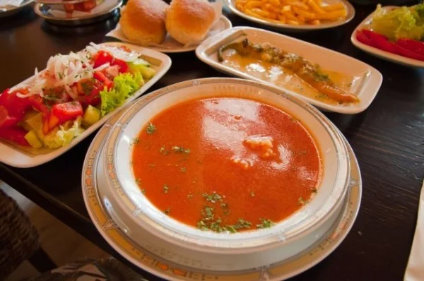 ​Kardiologët absolutisht nuk lejojnë këto pesë lloje ushqimesh: Janë fatale për zemrën
