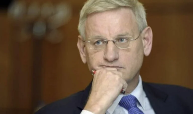 Bildt: Nuk pres përparim e as përshkallëzim të shpejtë mes Kosovës e Serbisë