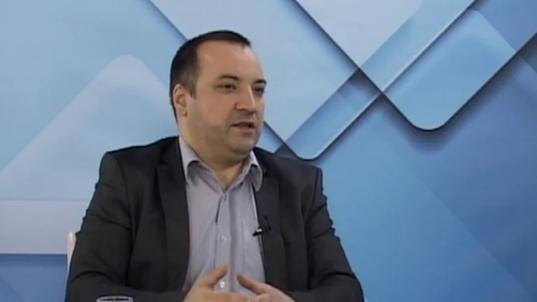 Analisti serb: Vuçiq dëshiron ta radikalizojë sa më shumë situatën në veri