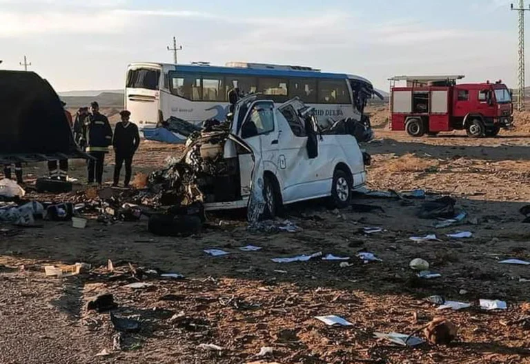 Të paktën 20 të vdekur nga aksidenti me minibus në Egjipt