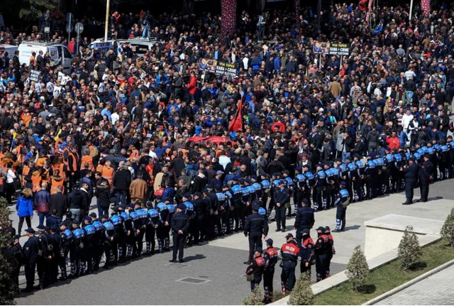 Protesta në Tiranë, 1000 policë në terren, bllokohet qarkullimi në disa rrugë