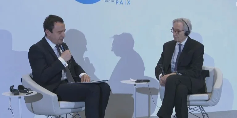 Kurti në Paris mburret me rritje ekonomike, luftë ndaj krimit e korrupsionit e të tjera