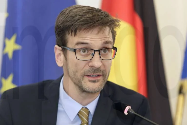 Eksperti gjerman: Amerikanët të mërzitur me Kurtin, prishi përpjekjet e tyre për normalizim me Serbinë