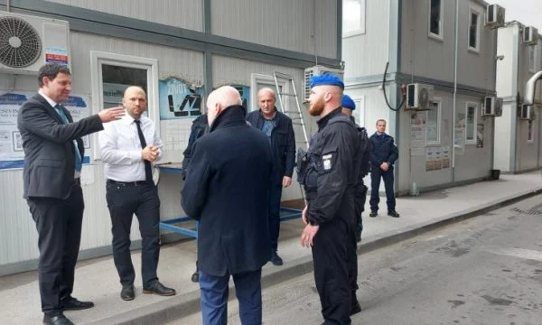 Të dërguarit special për Ballkanin Perëndimor vizitojnë pikën kufitare në Jarinje