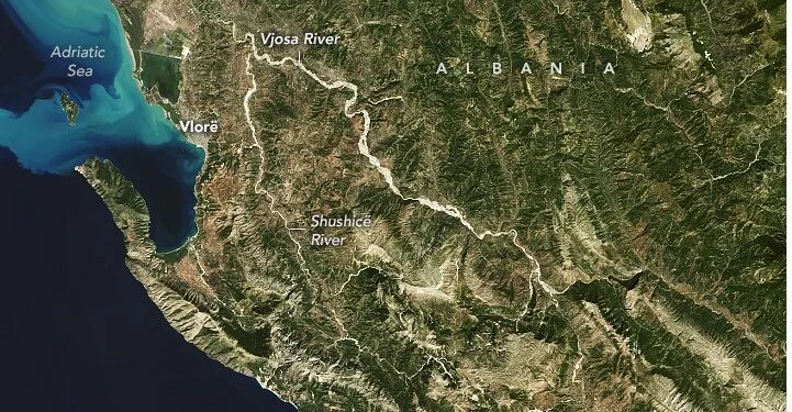 NASA publikon fotografi të lumit Vjosa