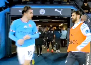 Niemand sah in diesem Moment, was er zu Grealish getan hat, Silva im EFL Cup Spiel.