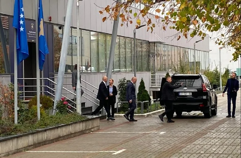 “Voilà le pays et le vétit” Haradinaj: Je ne suis pas celui qui bat les bras.
