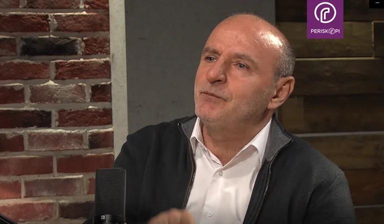 Sheriff: Kurt denkt, die Botschafter kommen dir in die Kehle, nicht zum Frühstück.