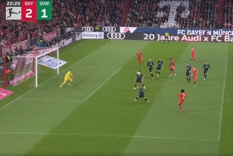 Gnabry a marqué des buts fous contre Werder, utilise “R2 fois” comme dans FIFA