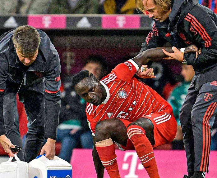 Altri 12 giorni dalla Coppa del Mondo. Sayo Mane si fa male da Bayer in Bundesliga.