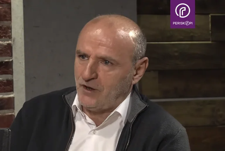Kurt pense que les ambassadeurs ne font pas ça.