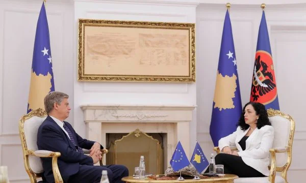Präsident Osmani trifft sich mit EULEX-Chef, spricht über Entwicklungen im Norden