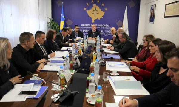 KPK Notfalltreffen für die Rücktritte der serbischen Gemeinde