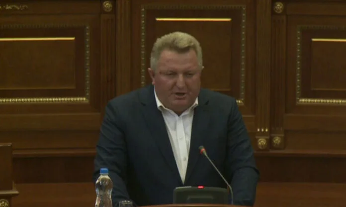 Berisha se pone muy nerviosa en el país, acusa al Gobierno de traición y desata el pasillo