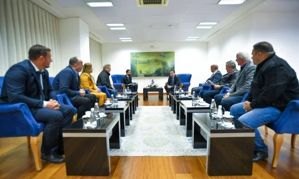 Kurti hosts Albanian officials in northern Mitrovica Zvecan, Zubin Potok who have not quit work at the meeting