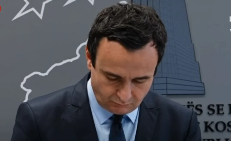 Kurt ha detto che c'e' una conferenza oggi, ma l'orologio e' ancora sconosciuto.