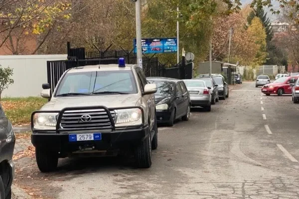 Des policiers d'EULEX ont été vus au poste de police du nord de Mitrovica
