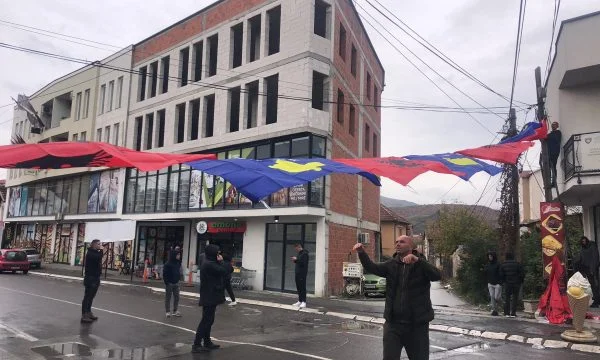 Albanians in the North set up Kosovo and national flags: We're here.