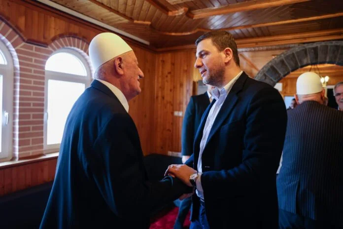 Memli Krasniqi rend visite aux familles des dirigeants de l'UCK à l'occasion des deux ans de leur capture à La Haye