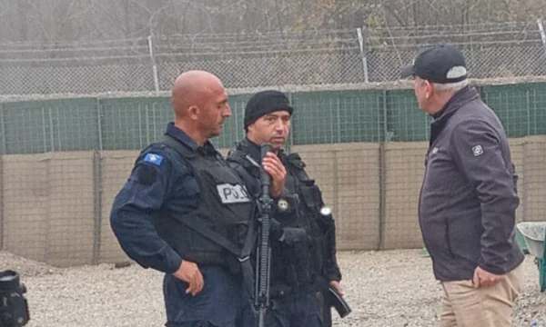 Svechla va a nord: la polizia sta compiendo i loro doveri assicurando un ambiente tranquillo