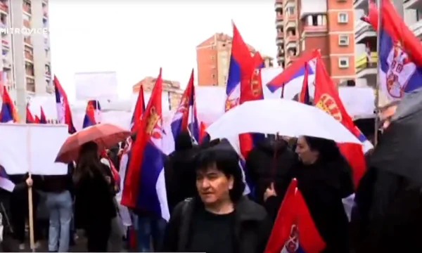 Las protestas serbias en el norte, parte del mitin, incluso renunció al presidente Milan Radojevic