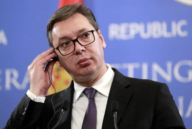 Die neuesten Entwicklungen, Vucinqi ruft Ambassador Hill auf