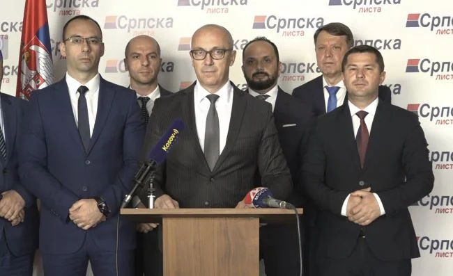 Rakiq condiciona Kurt con matrículas de Zajednica: Hasta entonces estamos fuera de las instituciones