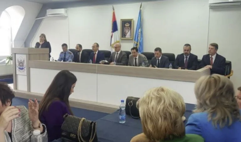 Début de la réunion sur la liste des Serbes : les institutions du Kosovo devraient décider de partir