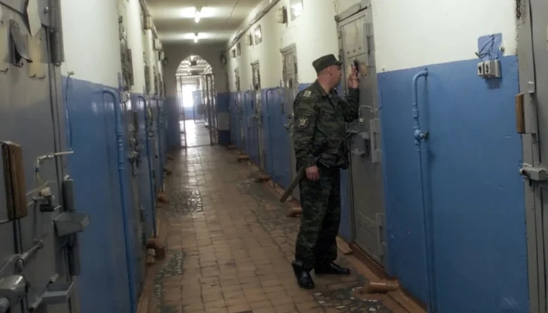 Poutine libère les criminels de prison, mène à la guerre en Ukraine