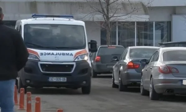 Ankohet qytetari: Detyrohemi të paguajmë 7-10 euro për parkim në QKUK