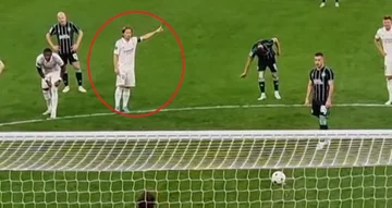 Modric weiß, wo der Gegner schießt, zeigt Courto und spart Real Madrid vom Ziel
