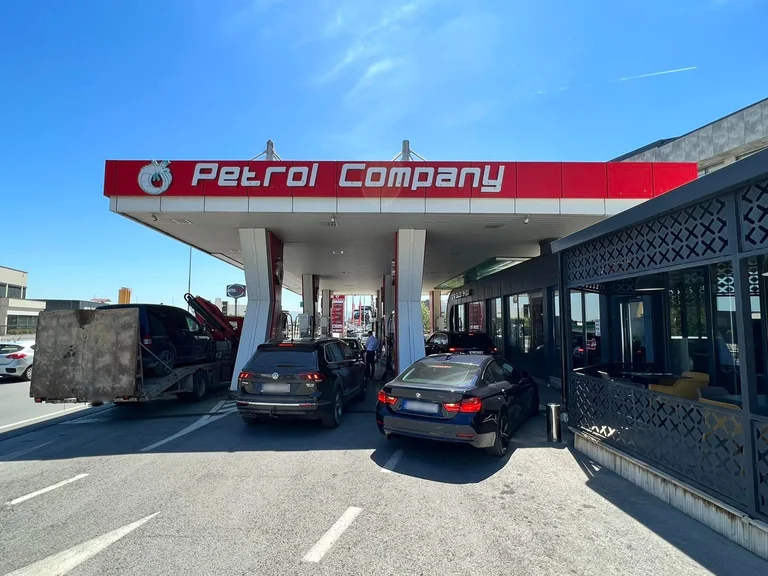 Ministero pubblica i prezzi massimi di carburante per oggi