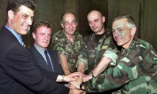 Wesley Clark, Walker e Kouchner dovrebbero testimoniare per Thaci in Special