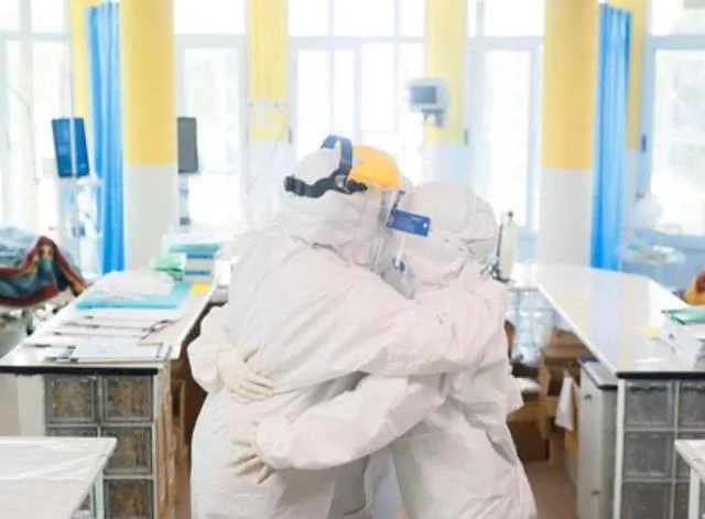 Selbst ein Arzt verlässt Kosovo, das ist ihr aufregender Brief