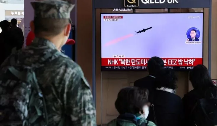 Due Corea lanciano missili per la prima volta attraverso i loro confini marittimi