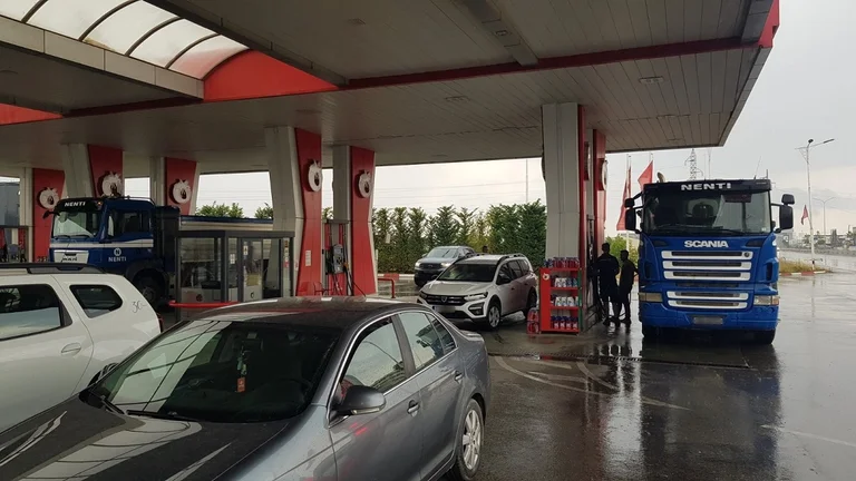 Ministero pubblica il soffitto dei prezzi del gas e del petrolio per 24 ore