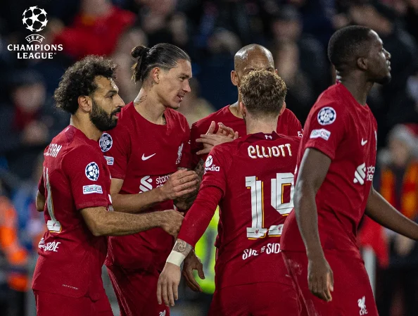 15:15 Liverpool defeats Naples, and both teams continue on to the Champions League