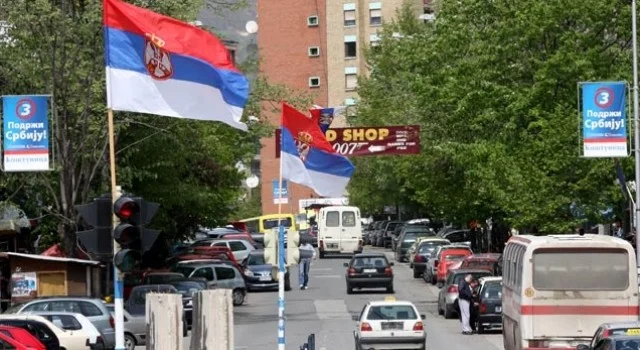 KMDLNj: Certains Serbes du nord de Mitrovica reçoivent un salaire du budget du Kosovo, même une menace
